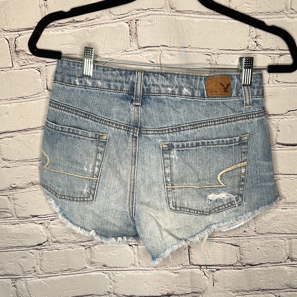American Eagle cut off denim jean shorts distressed hole hi rise festival size 2 - Picture 3 of 9